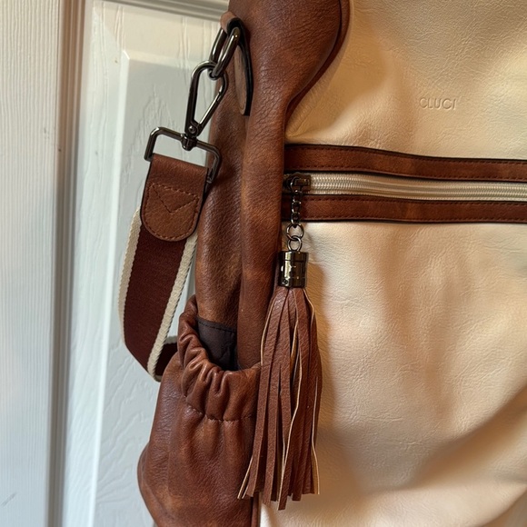 Brown and White Laptop Bag with Stylish Design - Picture 4 of 8